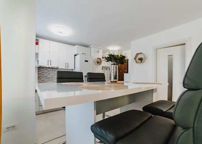 Masterpiece Studio- Free Parking, Wi-Fi, Netflix